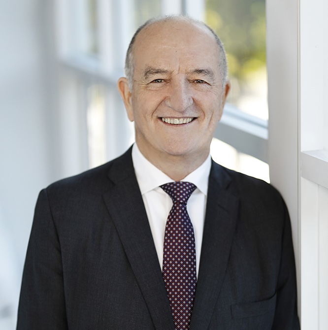 Prof PETER S HEATHCOTE_Urologist