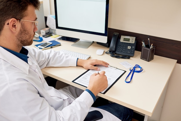 comcare doctor-working